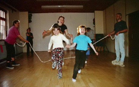 2003_16_Cvičení předškoláků s rodiči v tělocvičně ZŠ.jpg