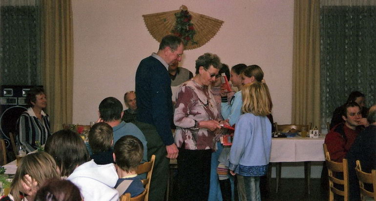 2006_02_Odměna dětem za reprezentaci na MS.jpg